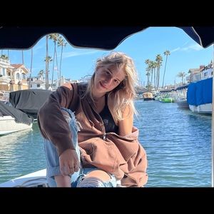 Meet your Posher, Isabel